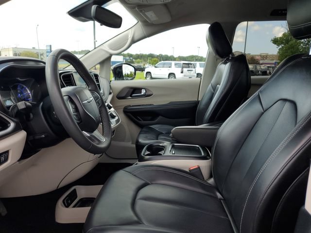Used 2024 Chrysler Pacifica Limited FWD image 9
