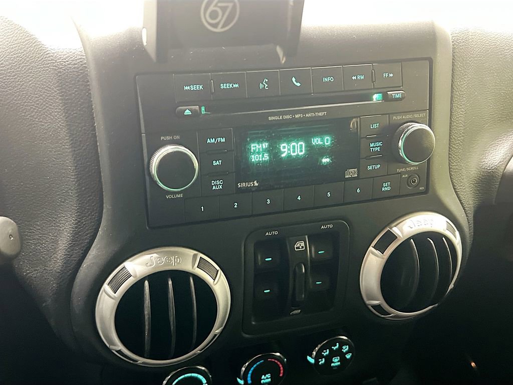 Used 2016 Jeep Wrangler Unlimited Sahara w/ Connectivity Group image 27