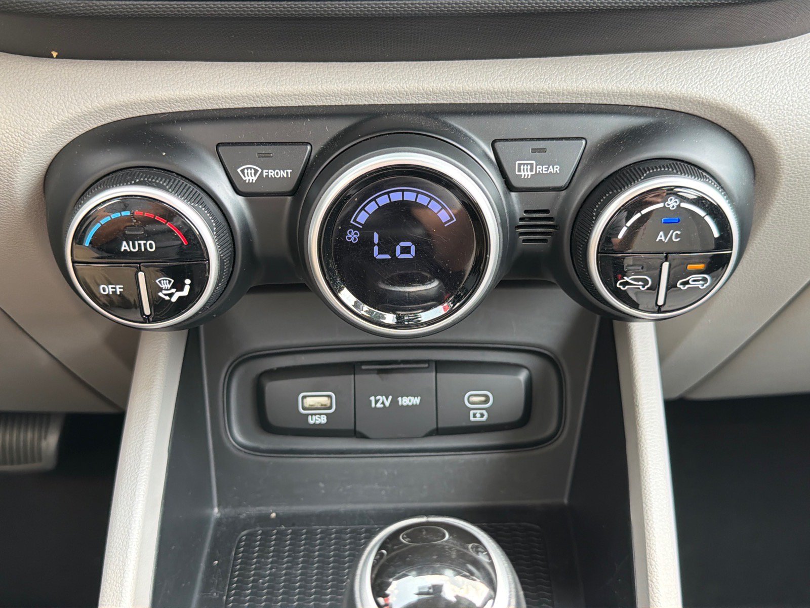 Used 2025 Hyundai Venue SEL FWD image 16
