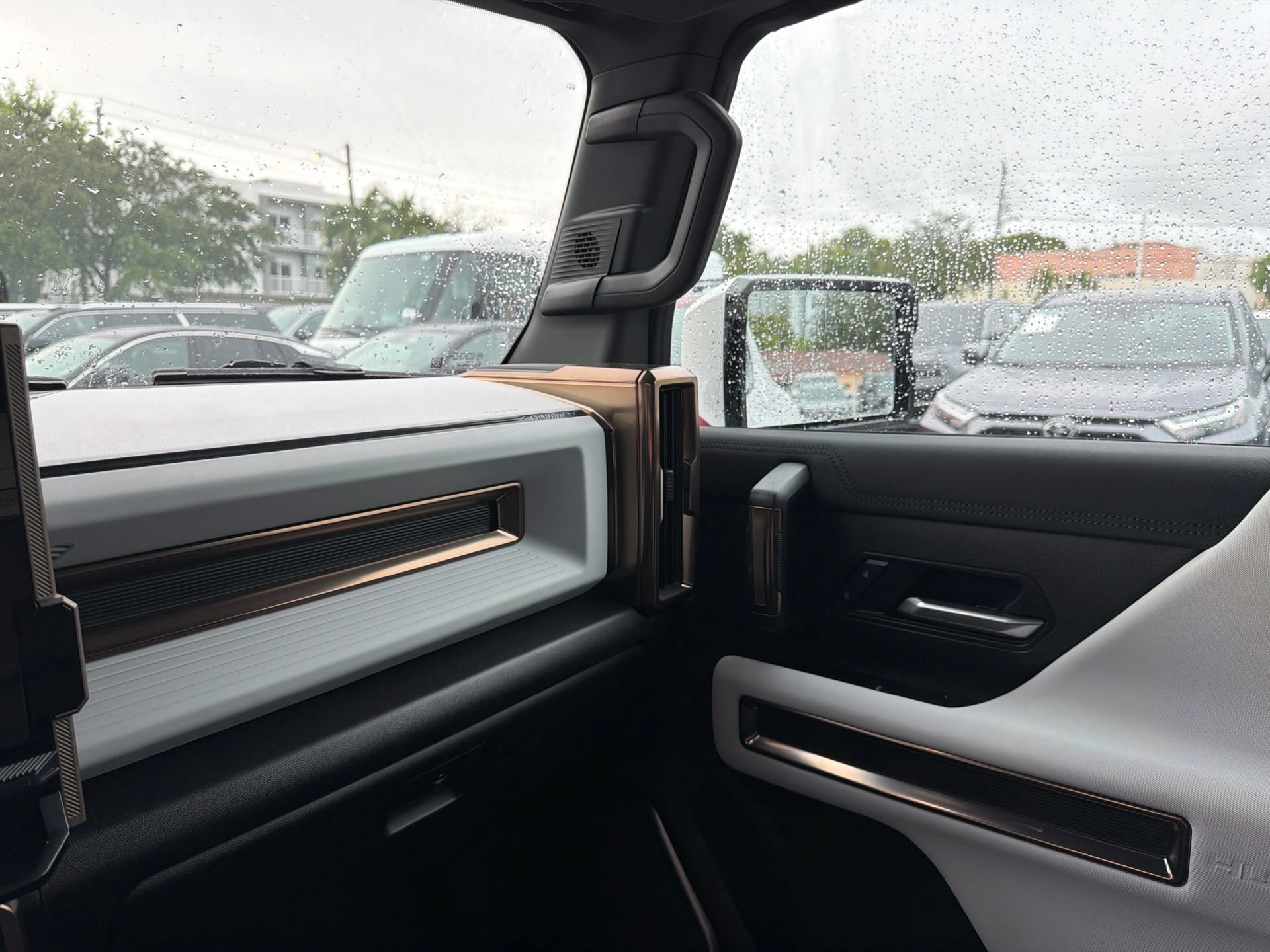 Used 2025 GMC Hummer EV 2X w/ LPO, Sport Package AWD/4WD image 19
