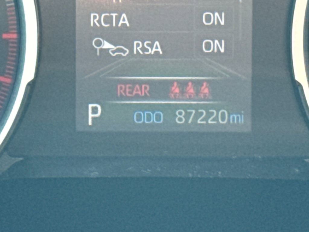 Used 2021 Toyota RAV4 XLE w/ Convenience Package image 18