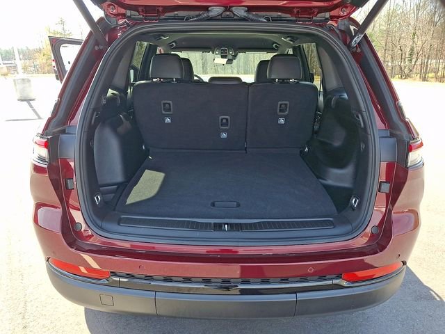 Used 2025 Jeep Grand Cherokee Altitude AWD/4WD image 29