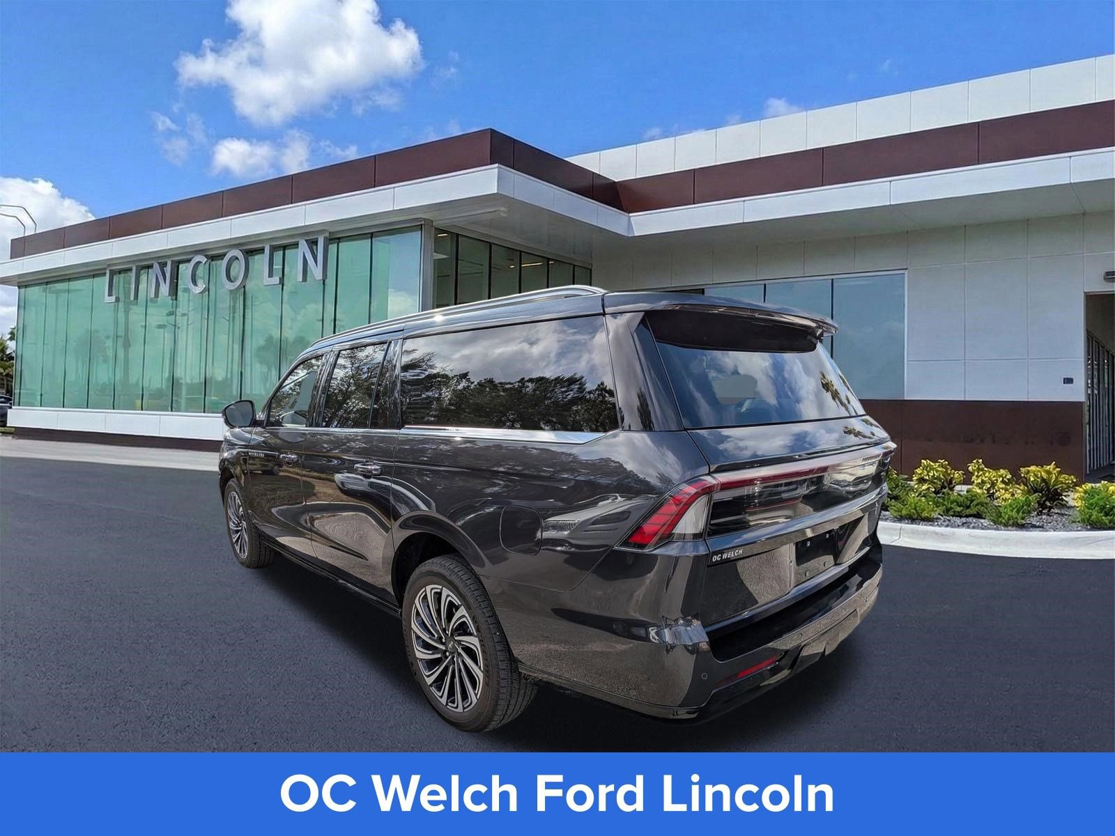 Certified 2025 Lincoln Navigator L Black Label AWD/4WD image 7