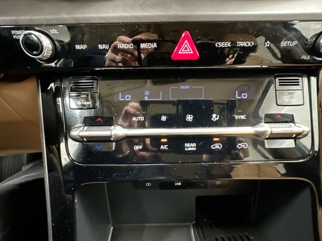 Used 2024 Kia Carnival EX FWD image 17