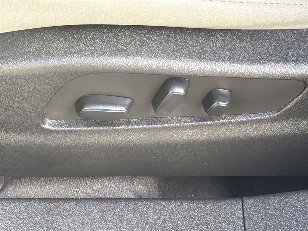 Certified 2023 Cadillac XT4 Premium Luxury image 22