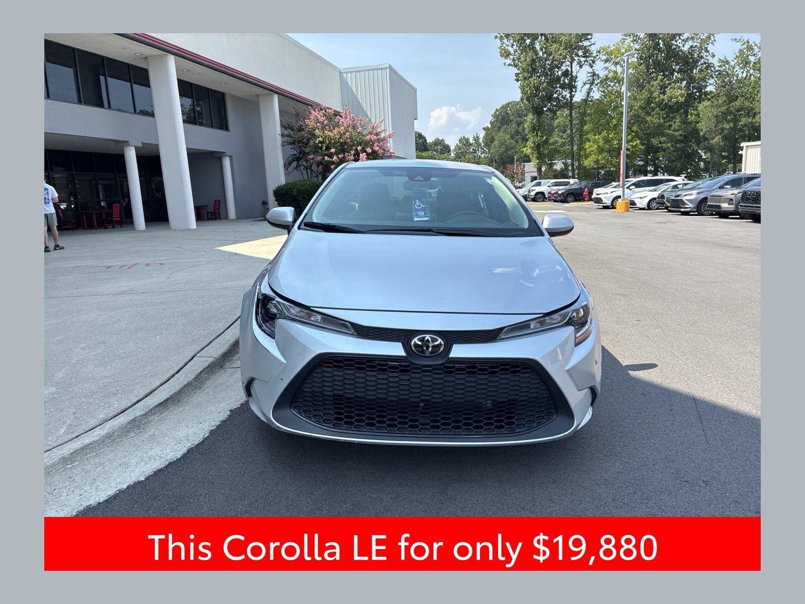 Used 2020 Toyota Corolla LE FWD image 1