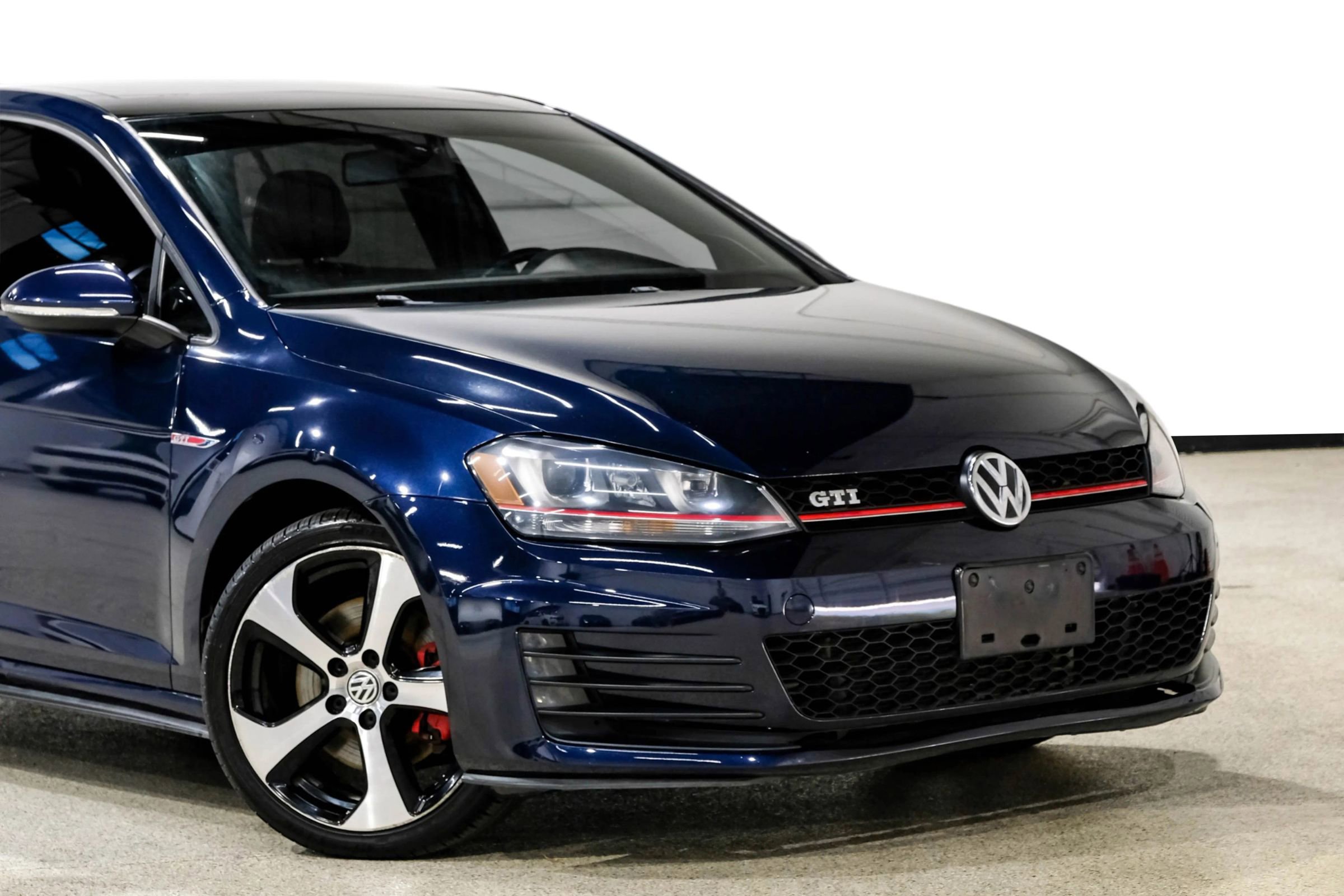 Used 2015 Volkswagen GTI SE FWD image 12