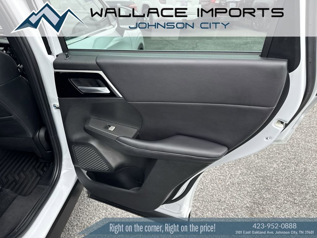 Used 2023 Mitsubishi Outlander SE Black Edition image 41