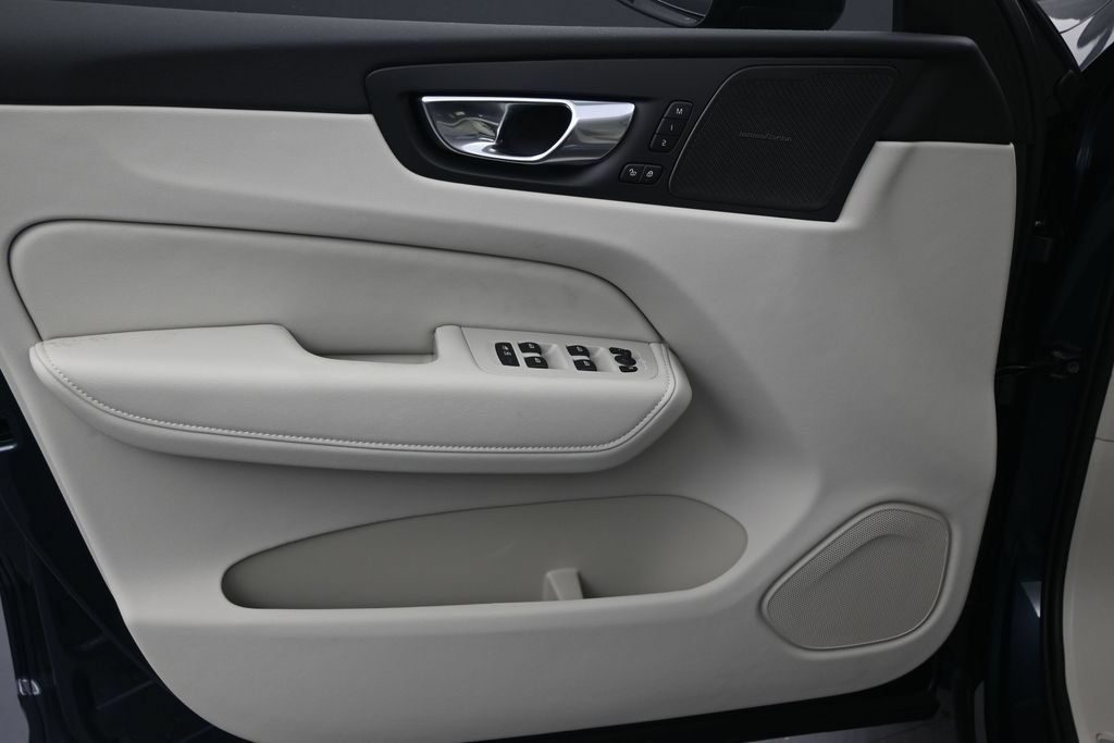 New 2026 Volvo XC60 T8 Ultra w/ Protection Package Premier AWD/4WD image 10
