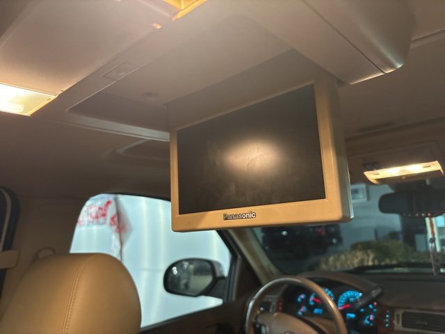 Used 2011 Chevrolet Suburban LT image 9