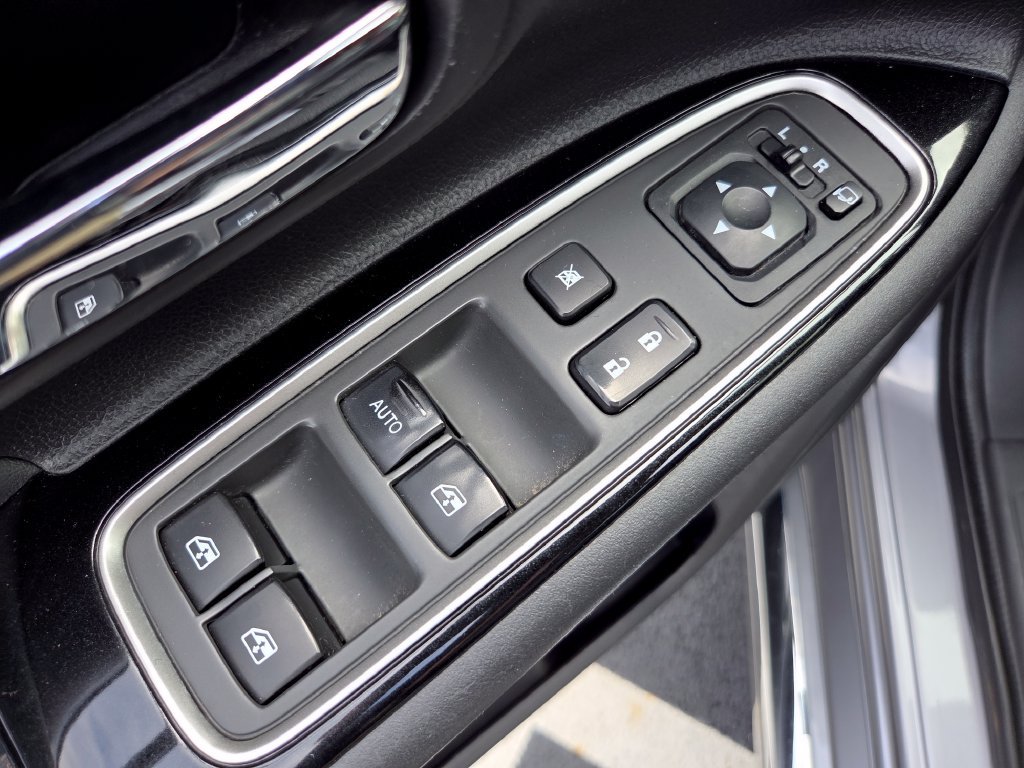 Used 2018 Mitsubishi Outlander 4WD Plug-In Hybrid image 39