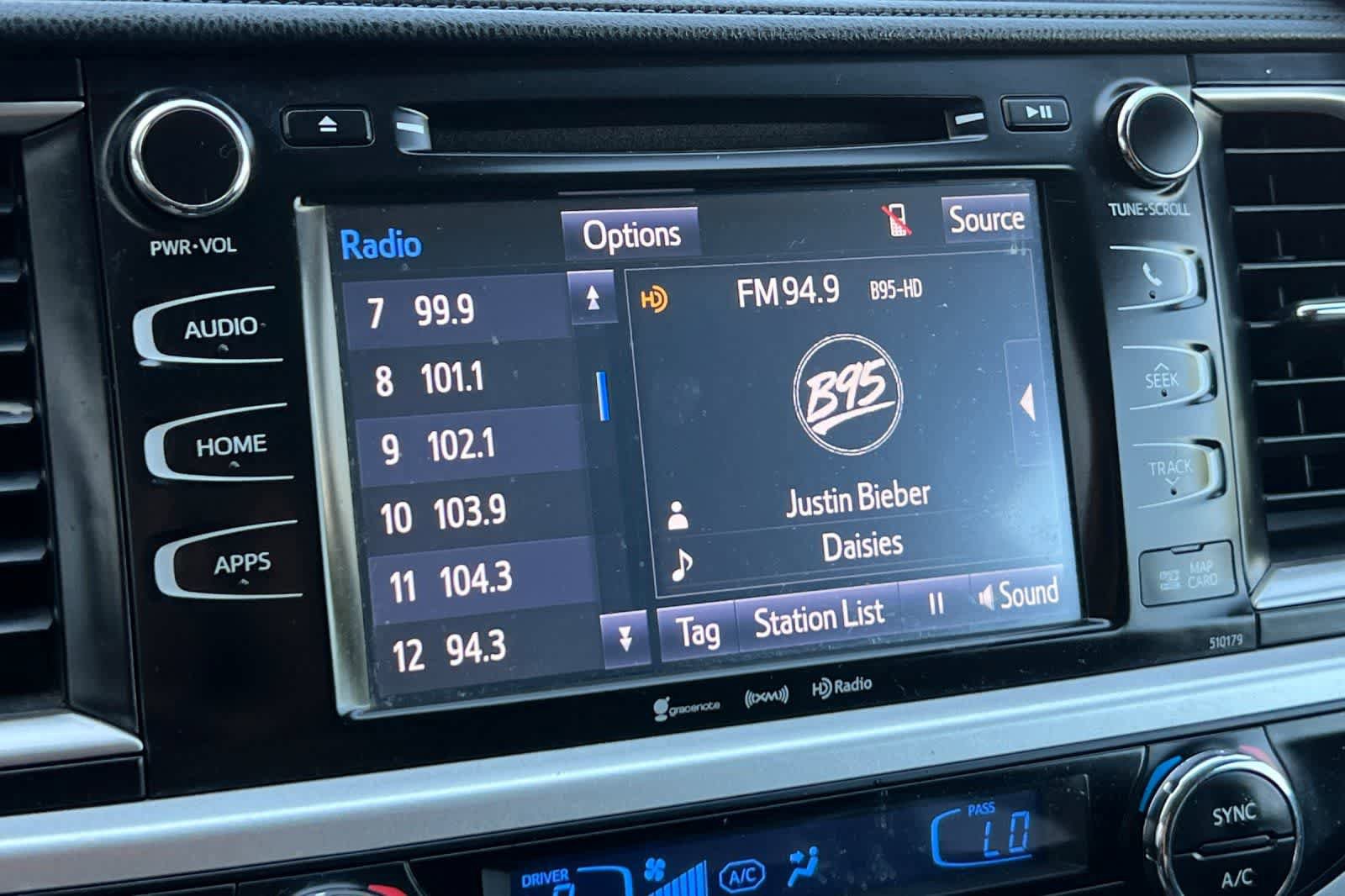 Used 2018 Toyota Highlander SE FWD image 23