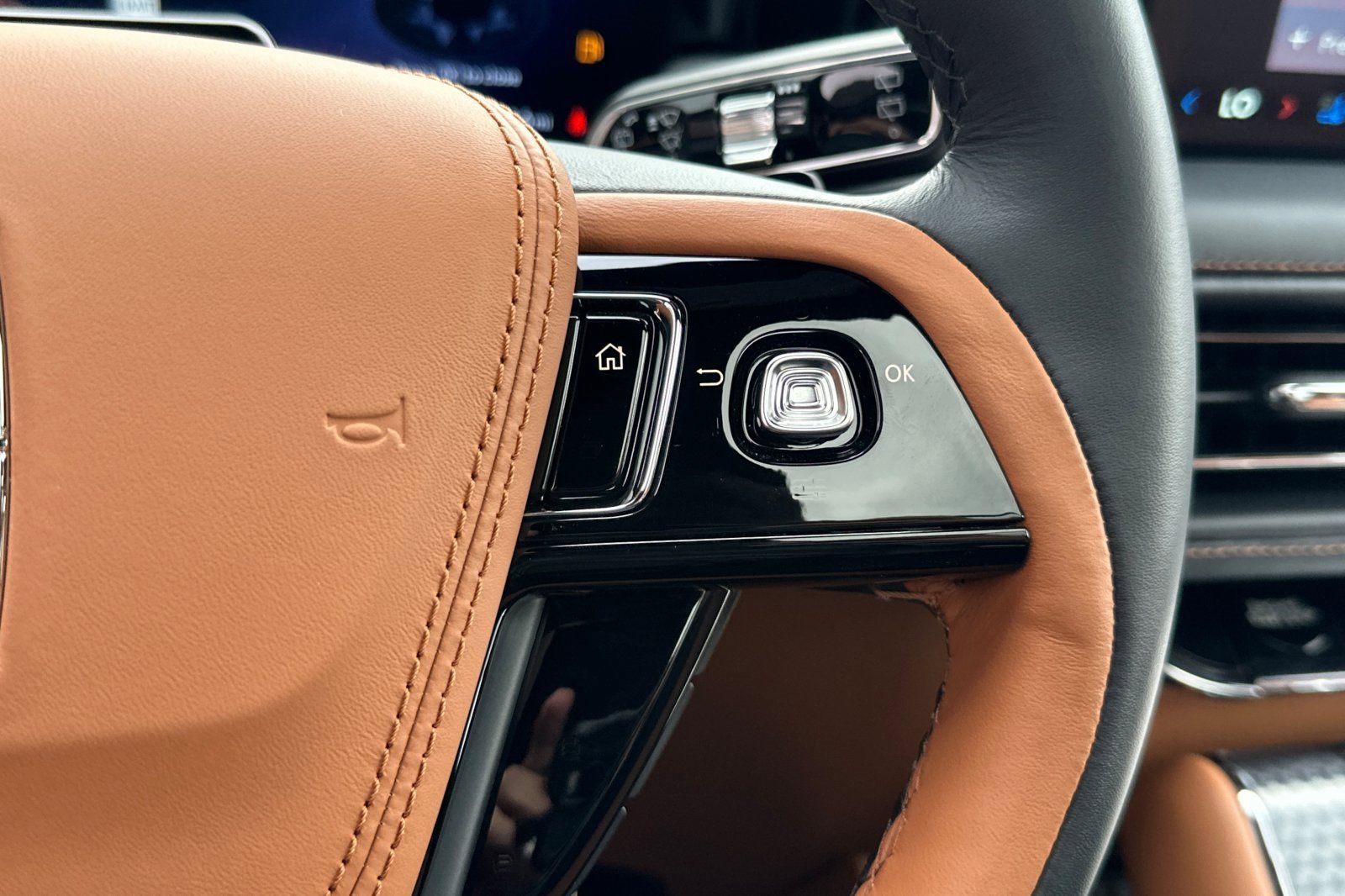 New 2025 Lincoln Aviator Black Label image 25