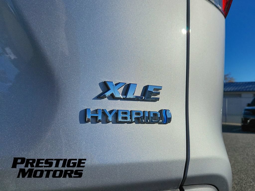 Used 2021 Toyota RAV4 XLE w/ Convenience Package AWD/4WD image 13