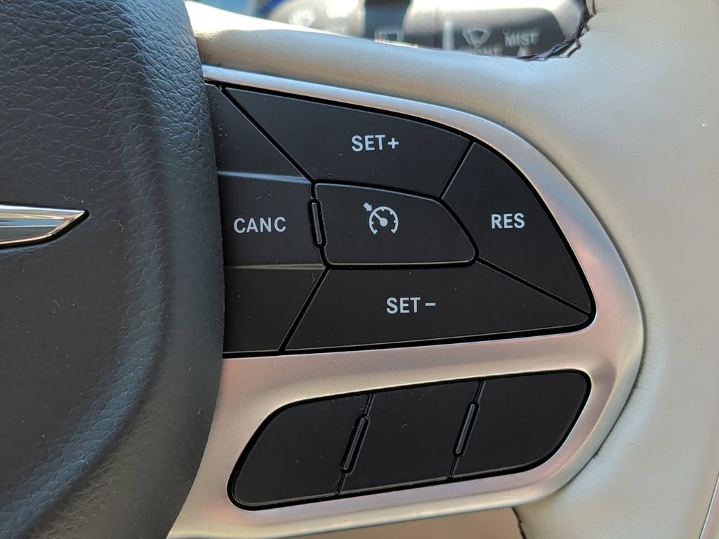 Used 2019 Chrysler Pacifica Limited FWD image 13