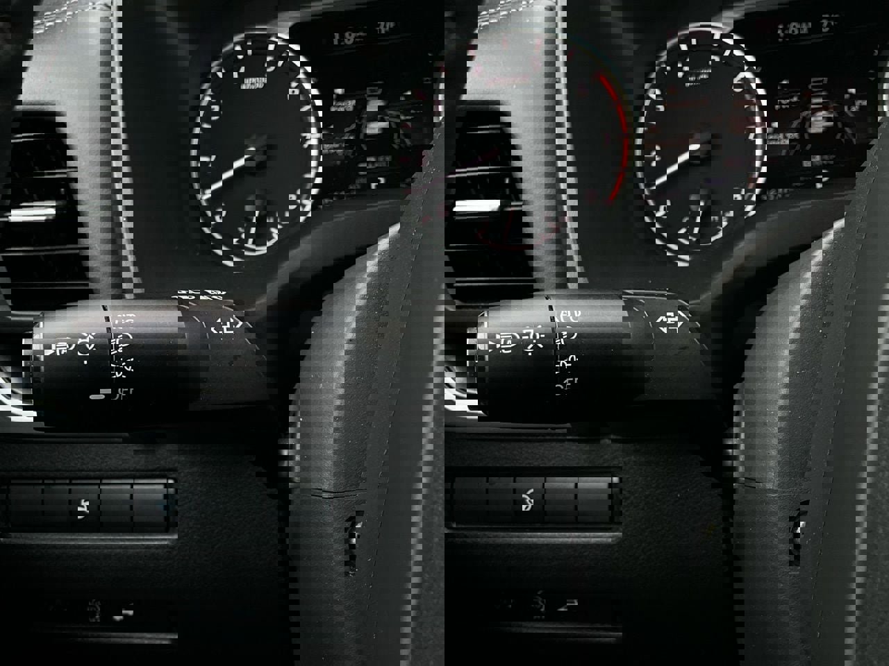 Used 2025 Nissan Rogue SV image 34