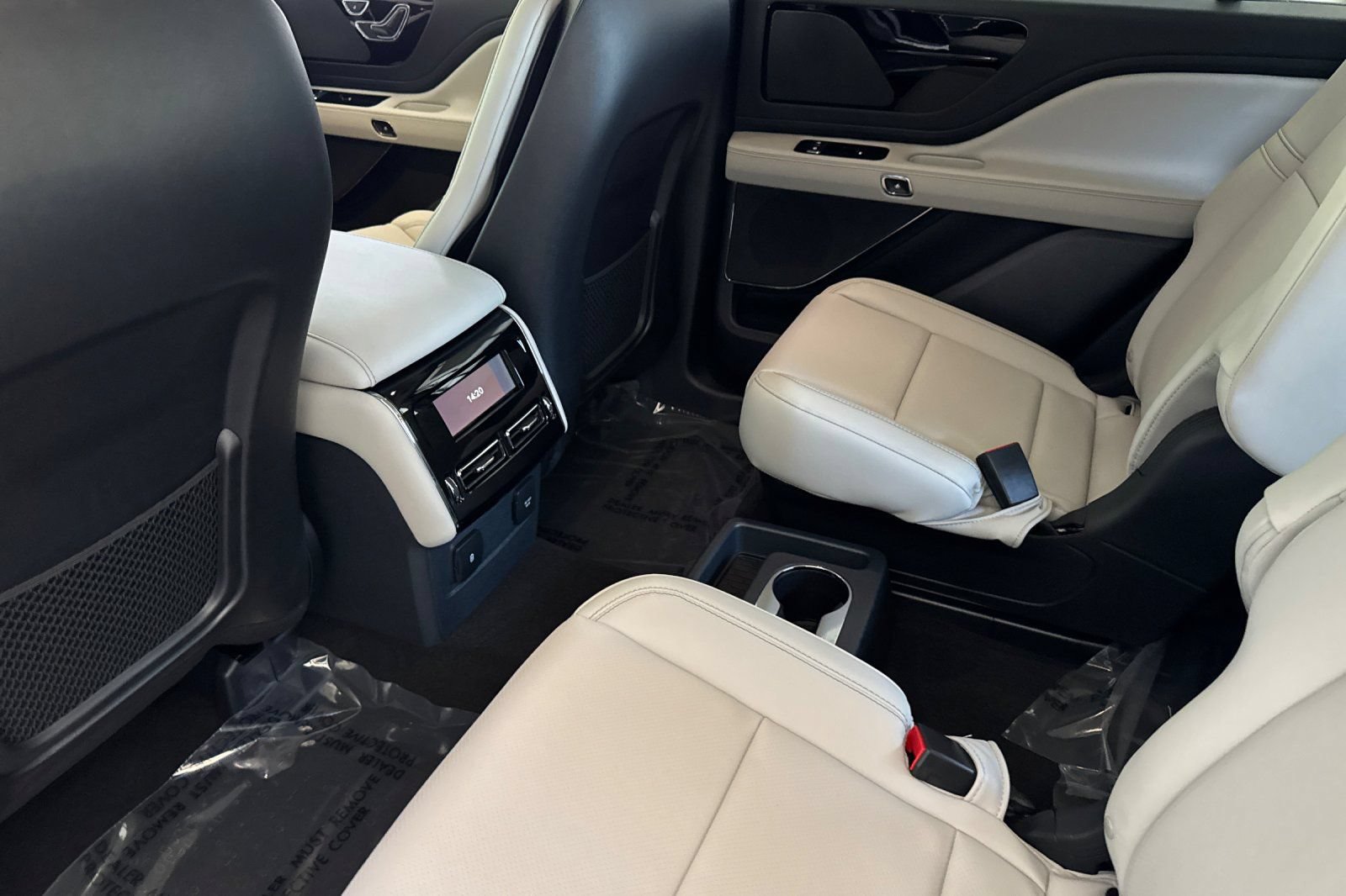 New 2026 Lincoln Aviator AWD w/ Jet Appearance Package image 9
