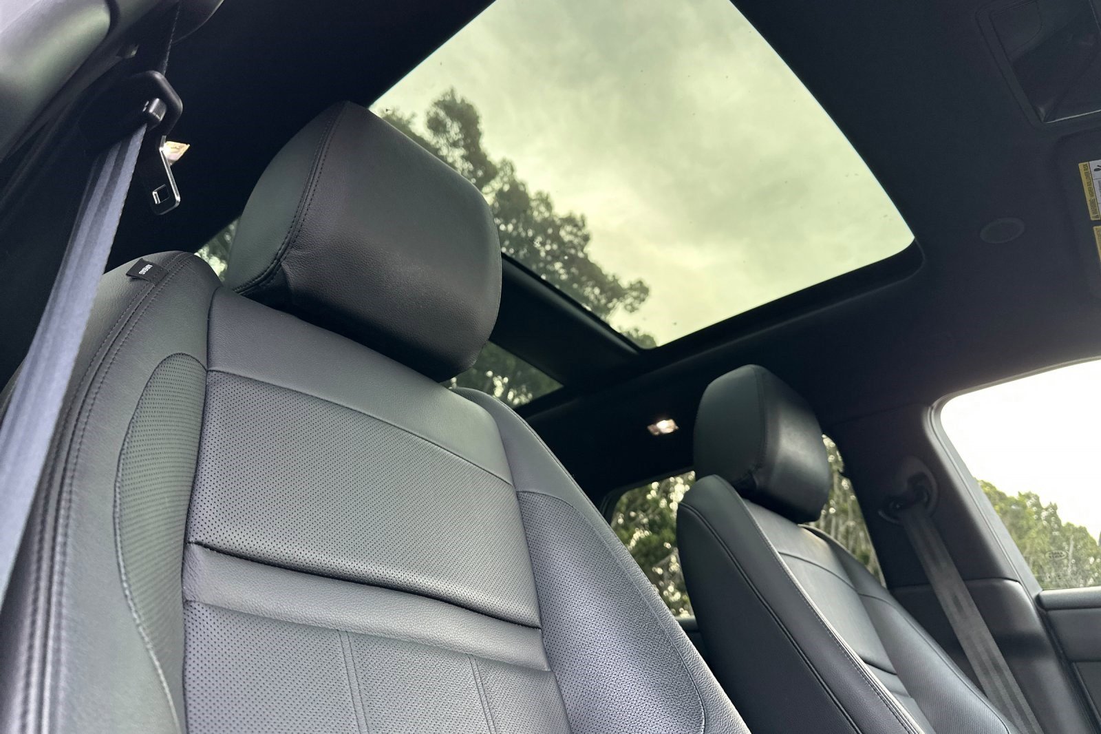 Used 2024 Land Rover Range Rover Evoque Dynamic SE image 25