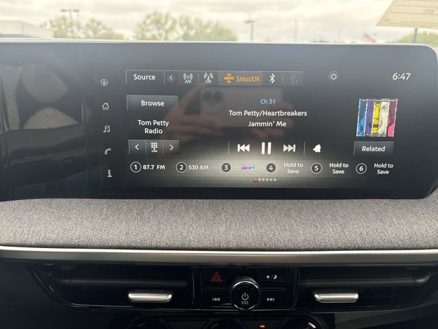 Certified 2025 Nissan Kicks SV image 16