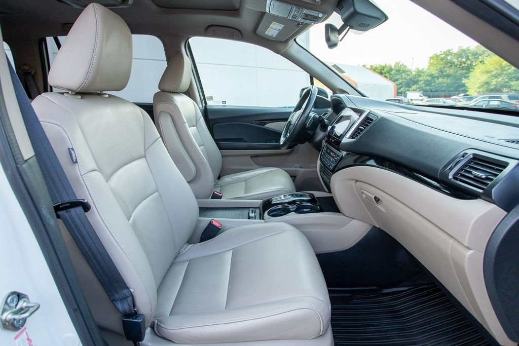 Certified 2017 Honda Pilot Touring image 22