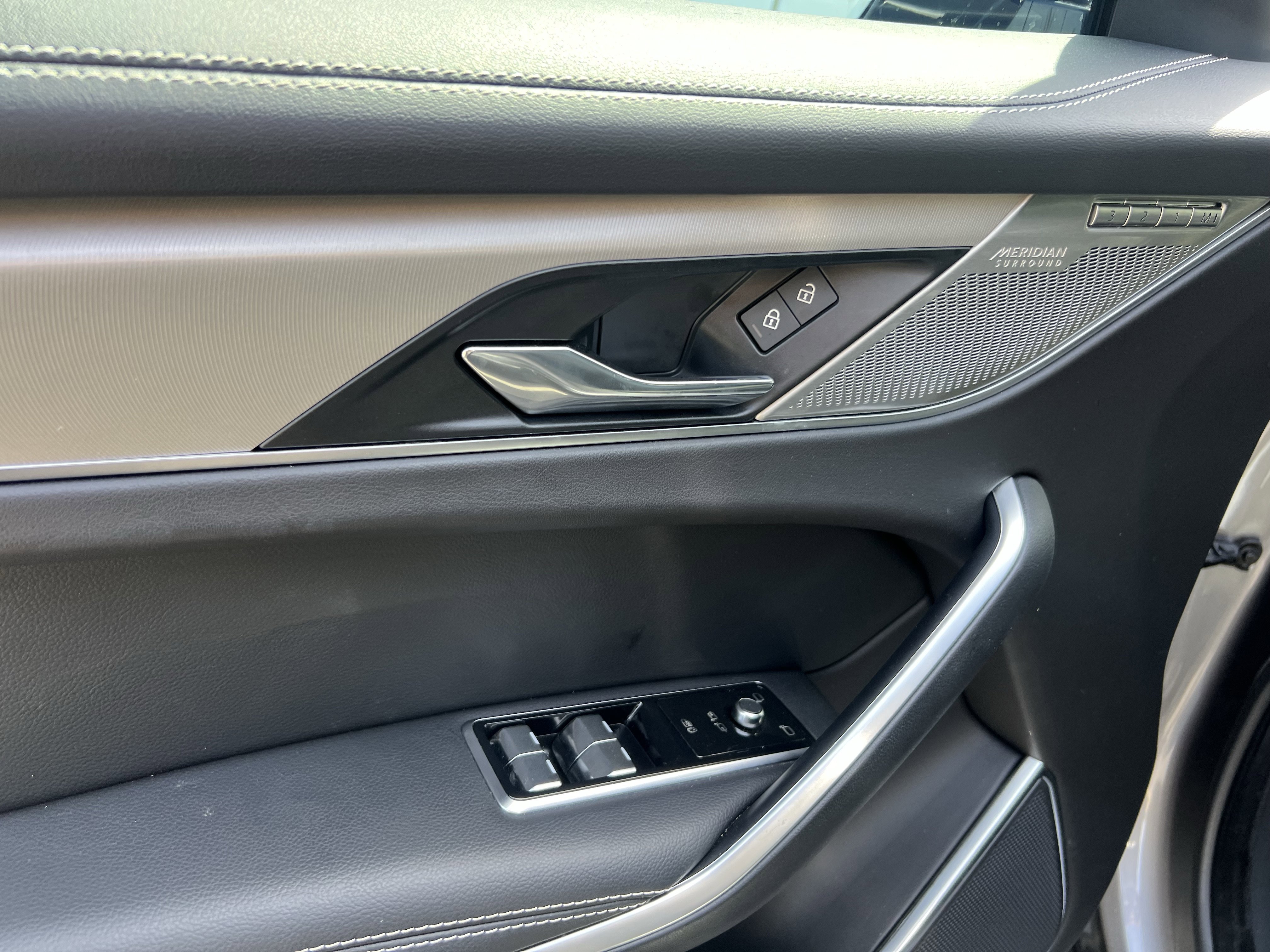 Used 2025 Jaguar F-PACE R-Dynamic S image 15