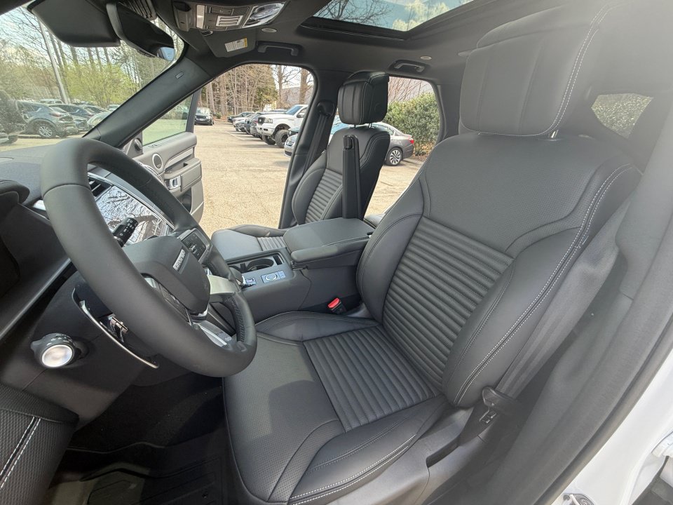 New 2026 Land Rover Discovery Limited Edition AWD/4WD image 29
