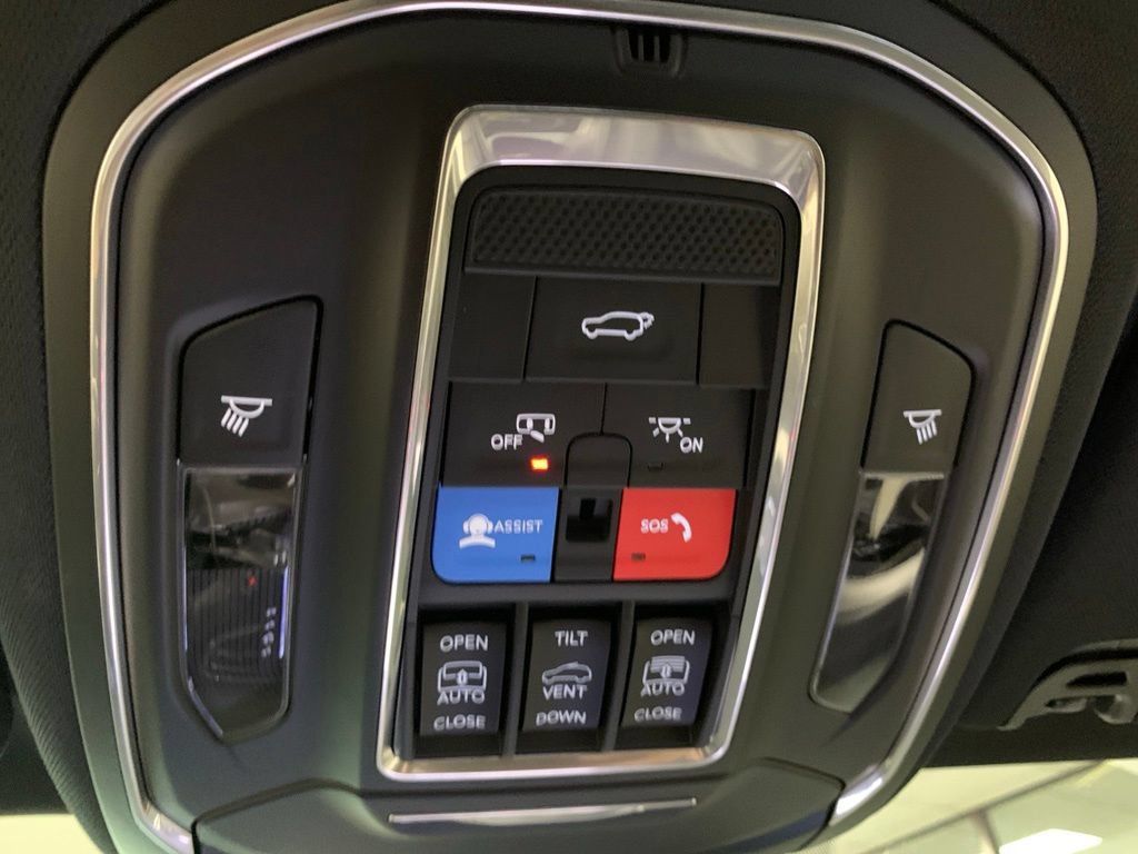 Certified 2025 Jeep Wagoneer Series II AWD/4WD image 35