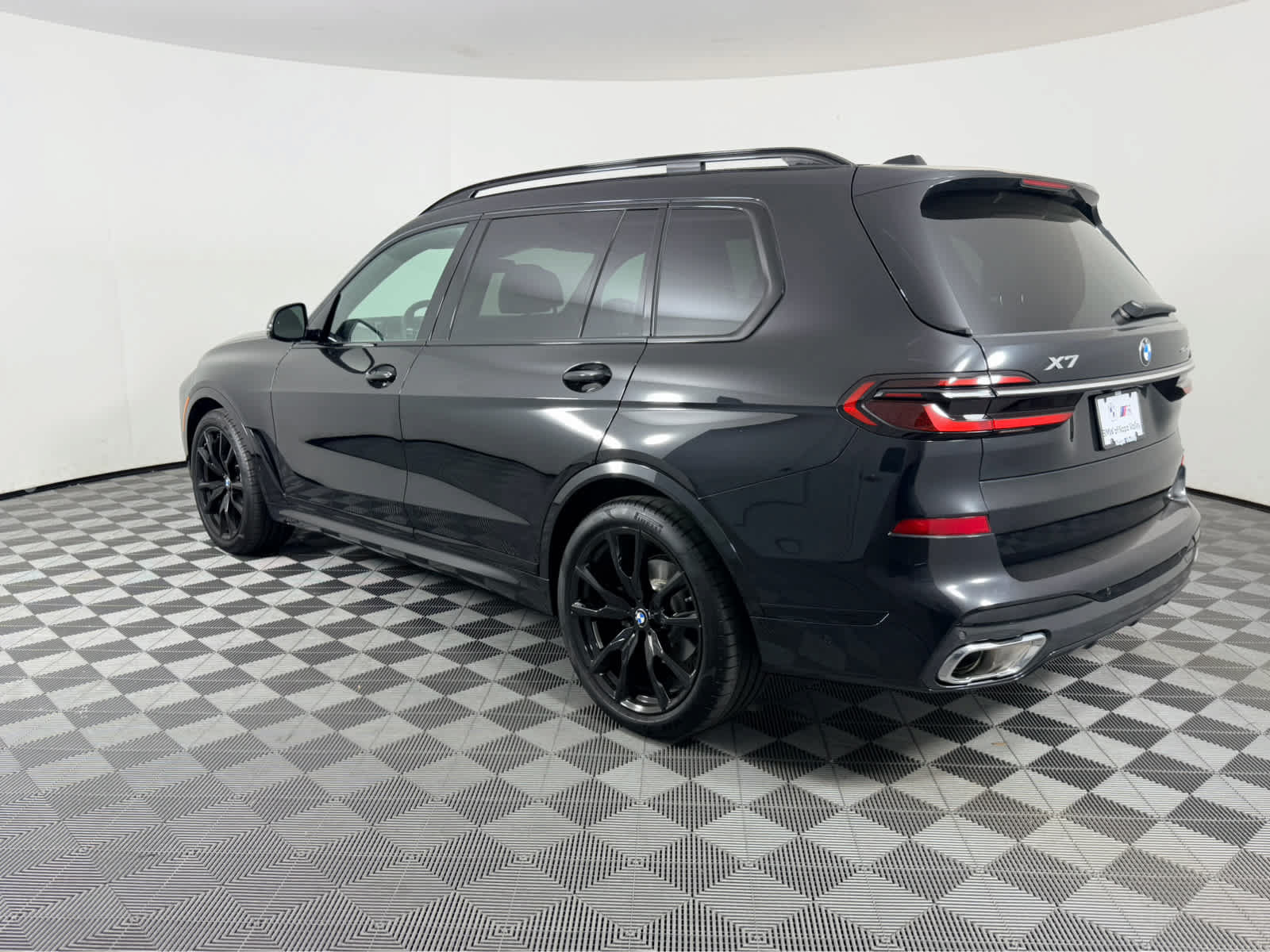 Used 2026 BMW X7 xDrive40i w/ M Sport Package AWD/4WD image 4