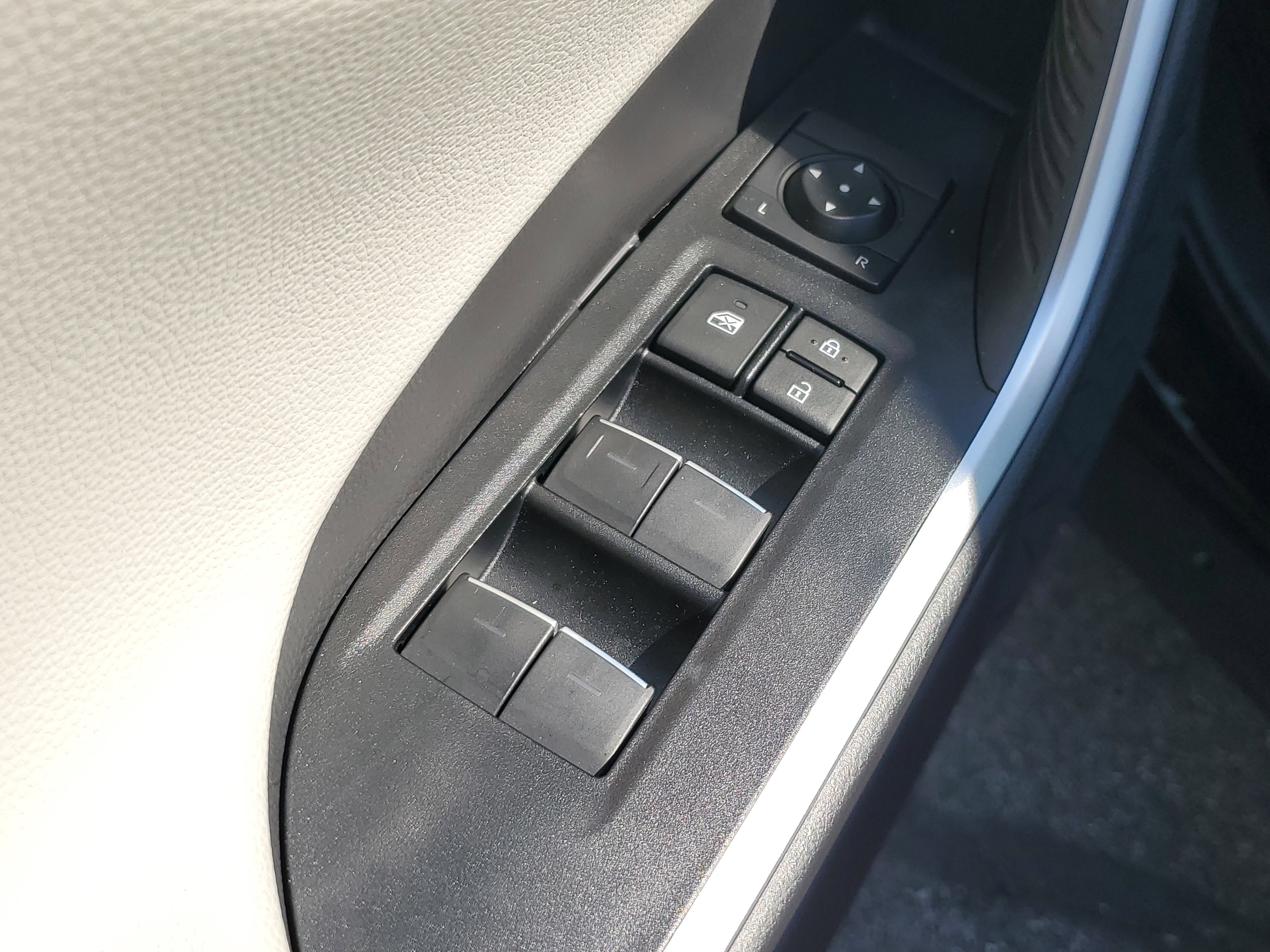 Certified 2025 Toyota RAV4 Limited image 19