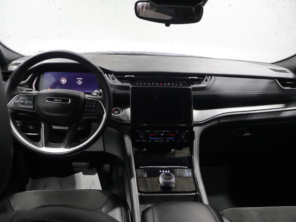 Used 2023 Jeep Grand Cherokee Altitude AWD/4WD image 17