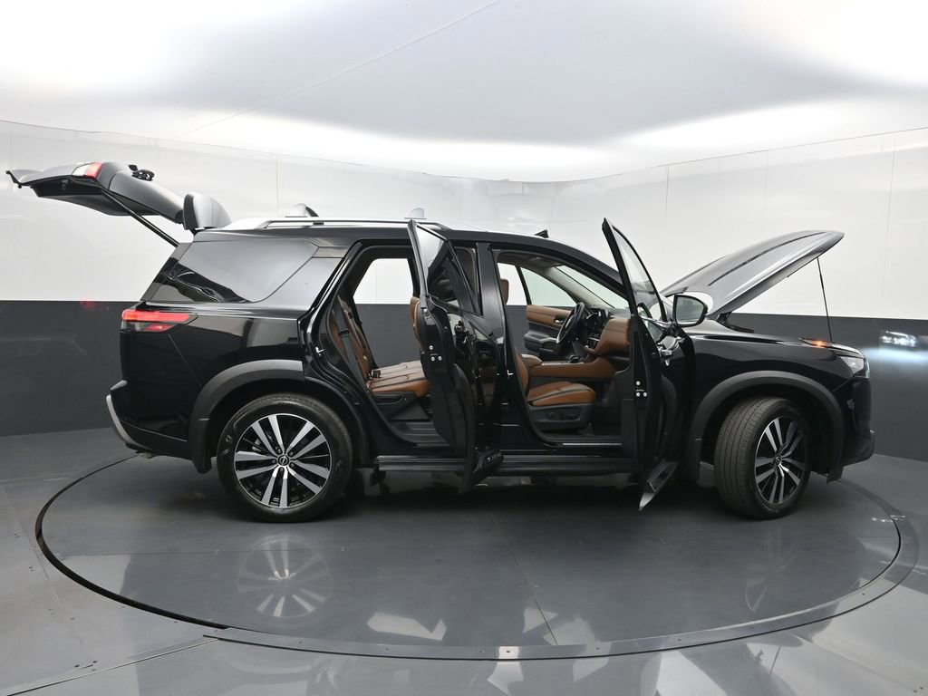 Used 2025 Nissan Pathfinder Platinum w/ Cargo Package FWD image 41