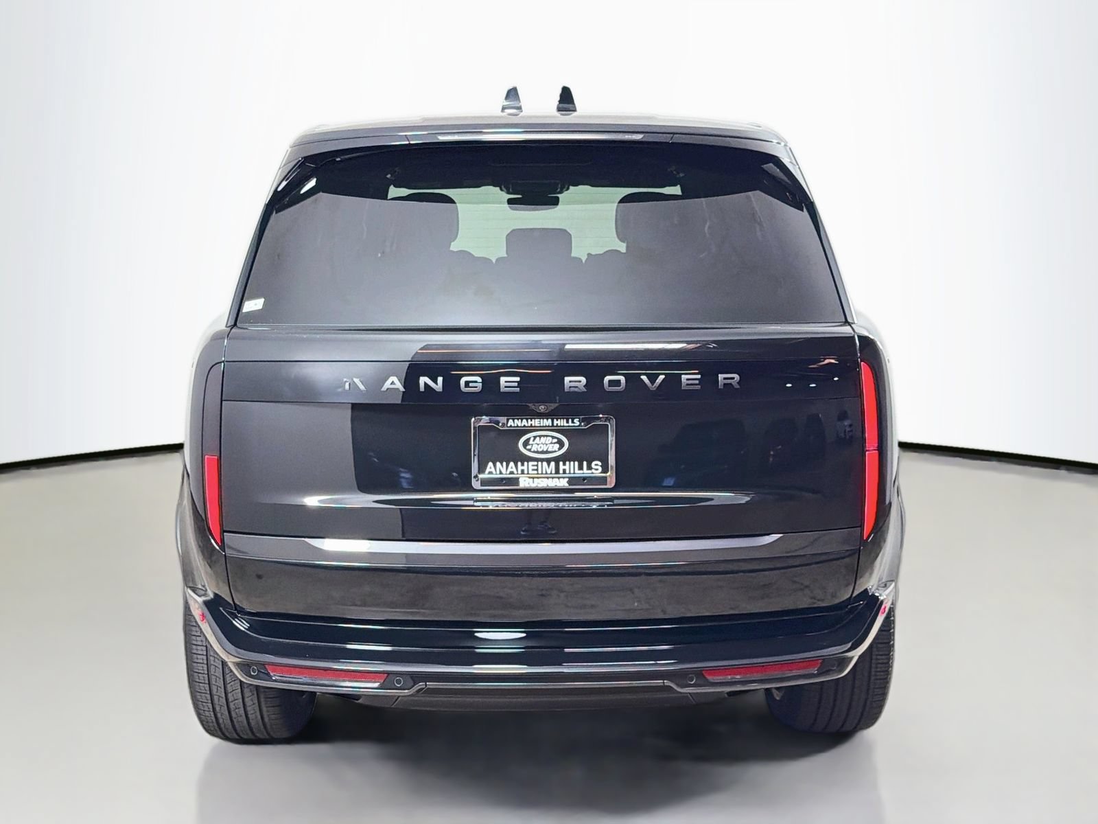 New 2026 Land Rover Range Rover Long Wheelbase SE AWD/4WD image 4