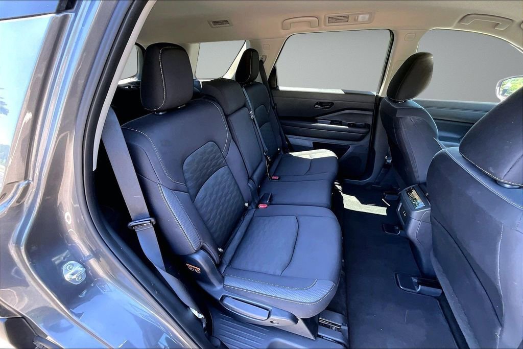 Used 2024 Nissan Pathfinder SV AWD/4WD image 25