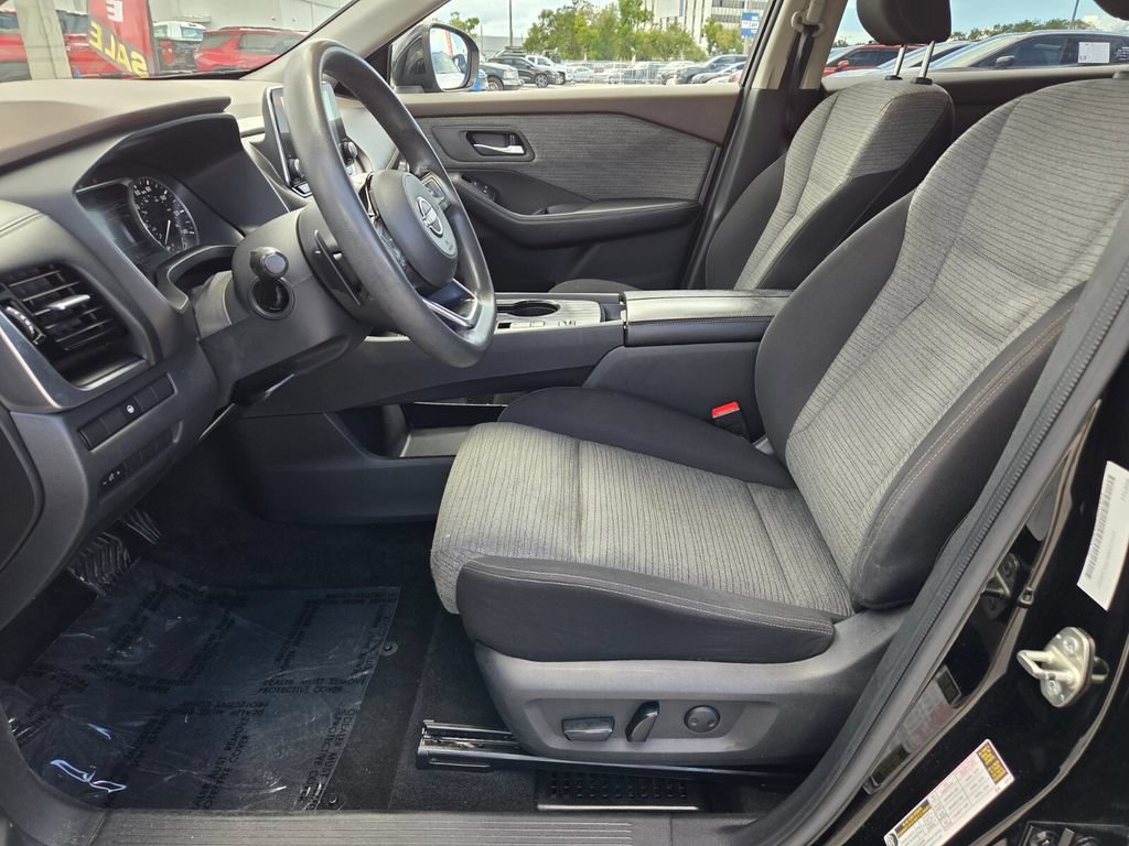 Used 2022 Nissan Rogue SV FWD image 4