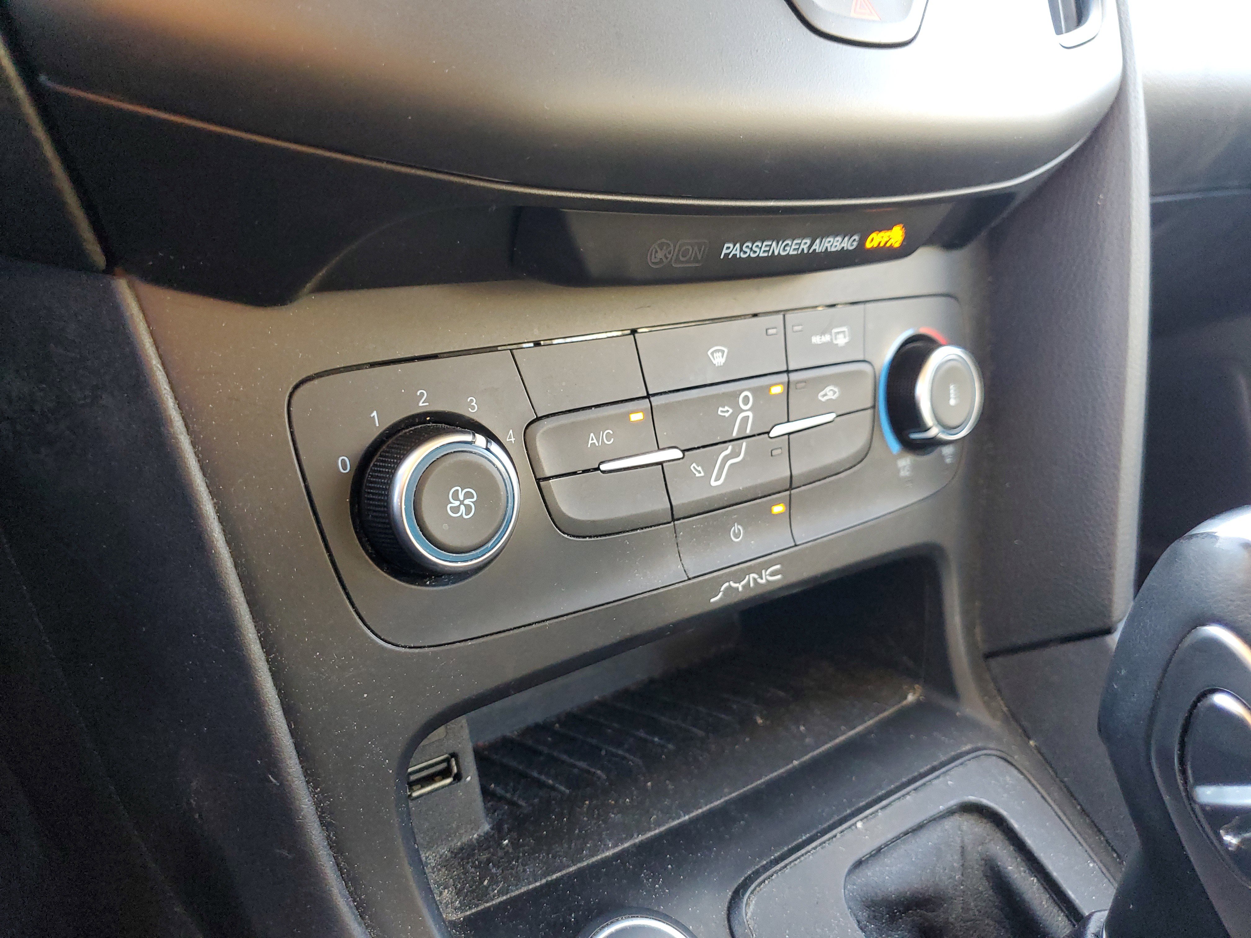 Used 2015 Ford Focus SE image 32