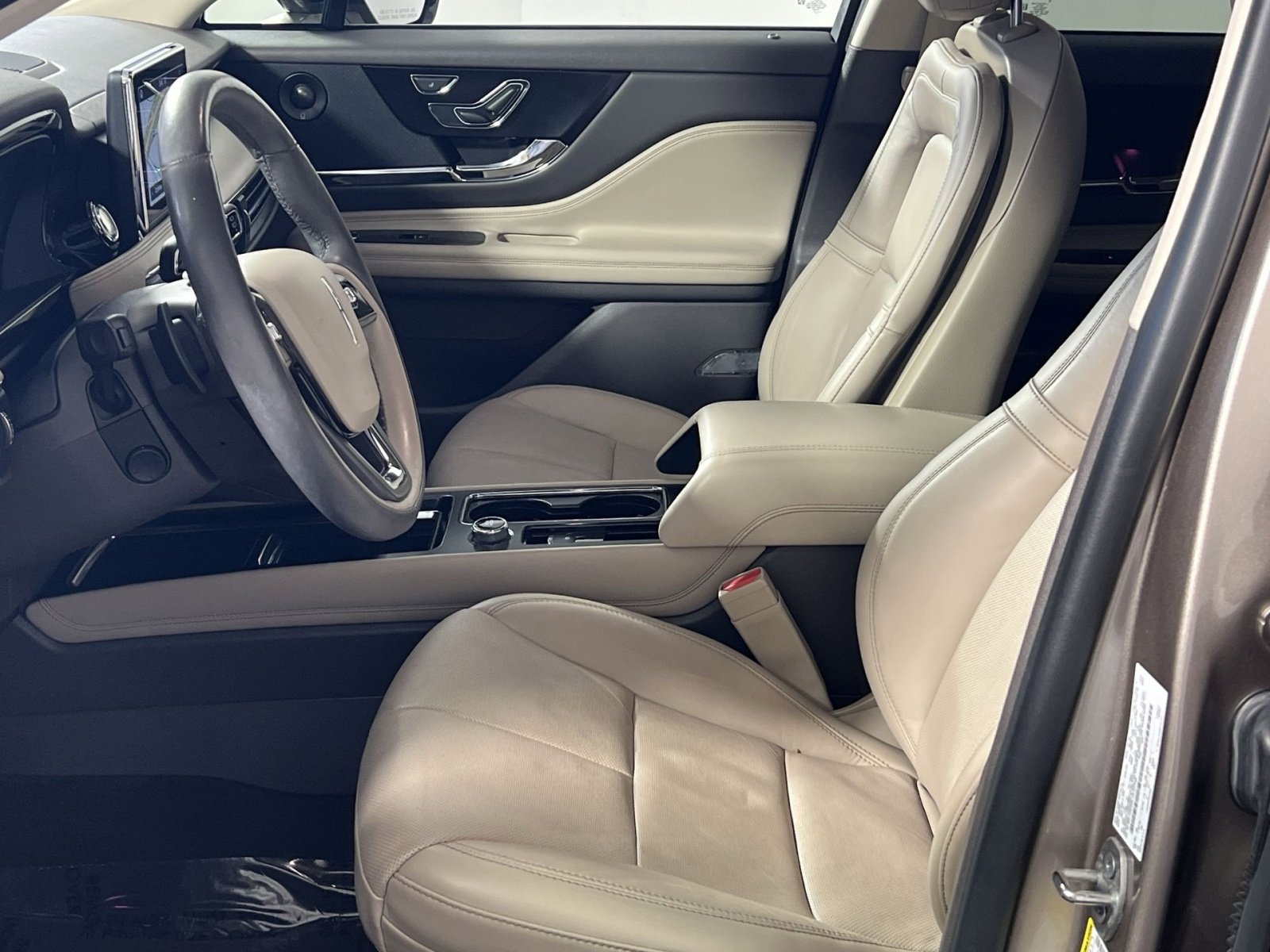 Used 2020 Lincoln Corsair Reserve w/ Elements Package FWD image 14