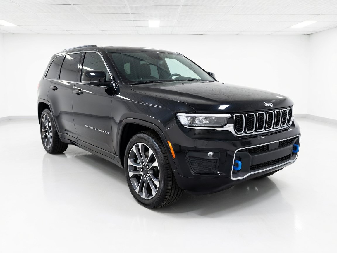 Used 2022 Jeep Grand Cherokee Overland w/ Luxury Tech Group IV AWD/4WD image 3