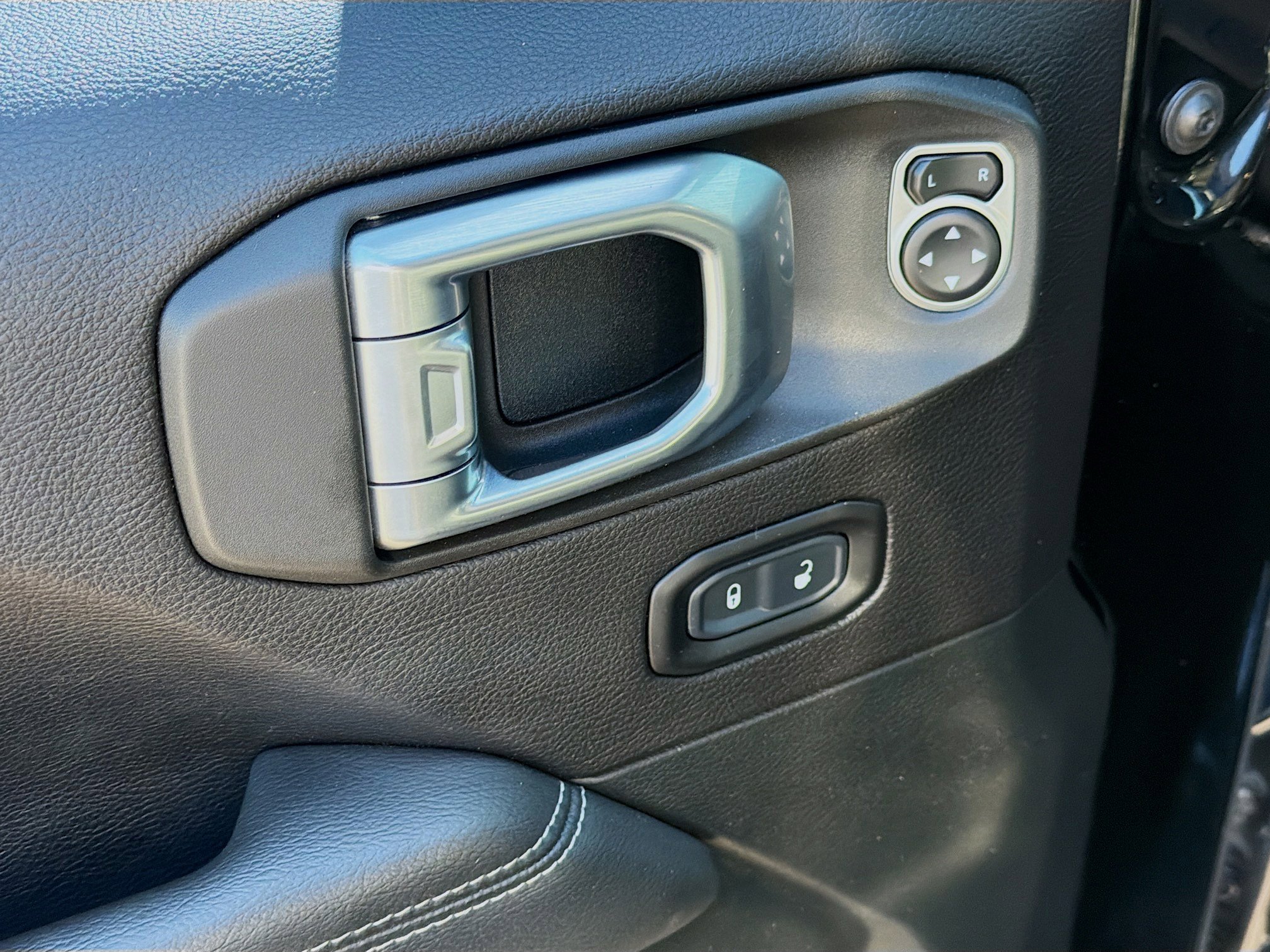 Used 2020 Jeep Gladiator Overland AWD/4WD image 22