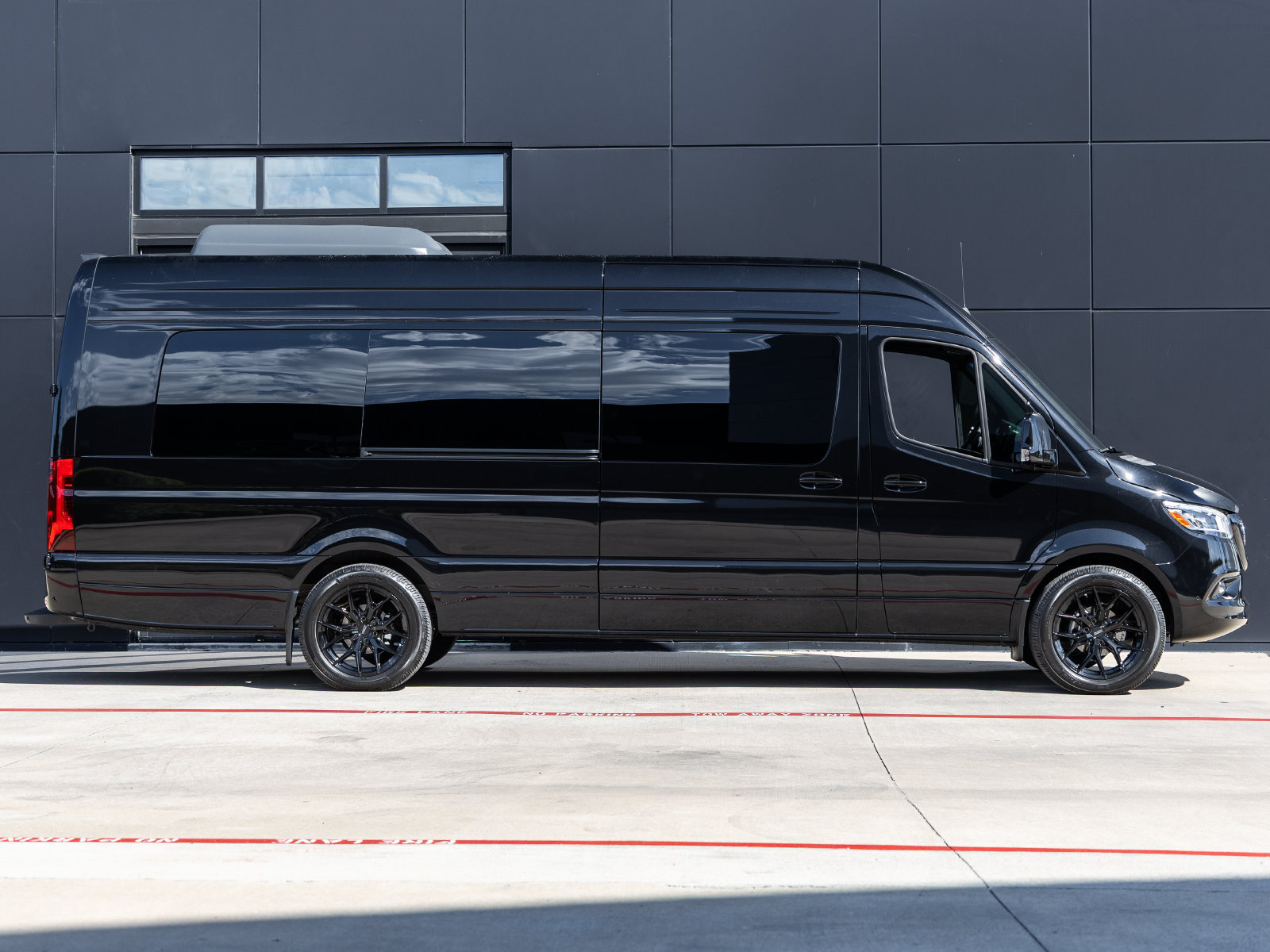 Used 2025 Mercedes-Benz Sprinter 2500 image 10