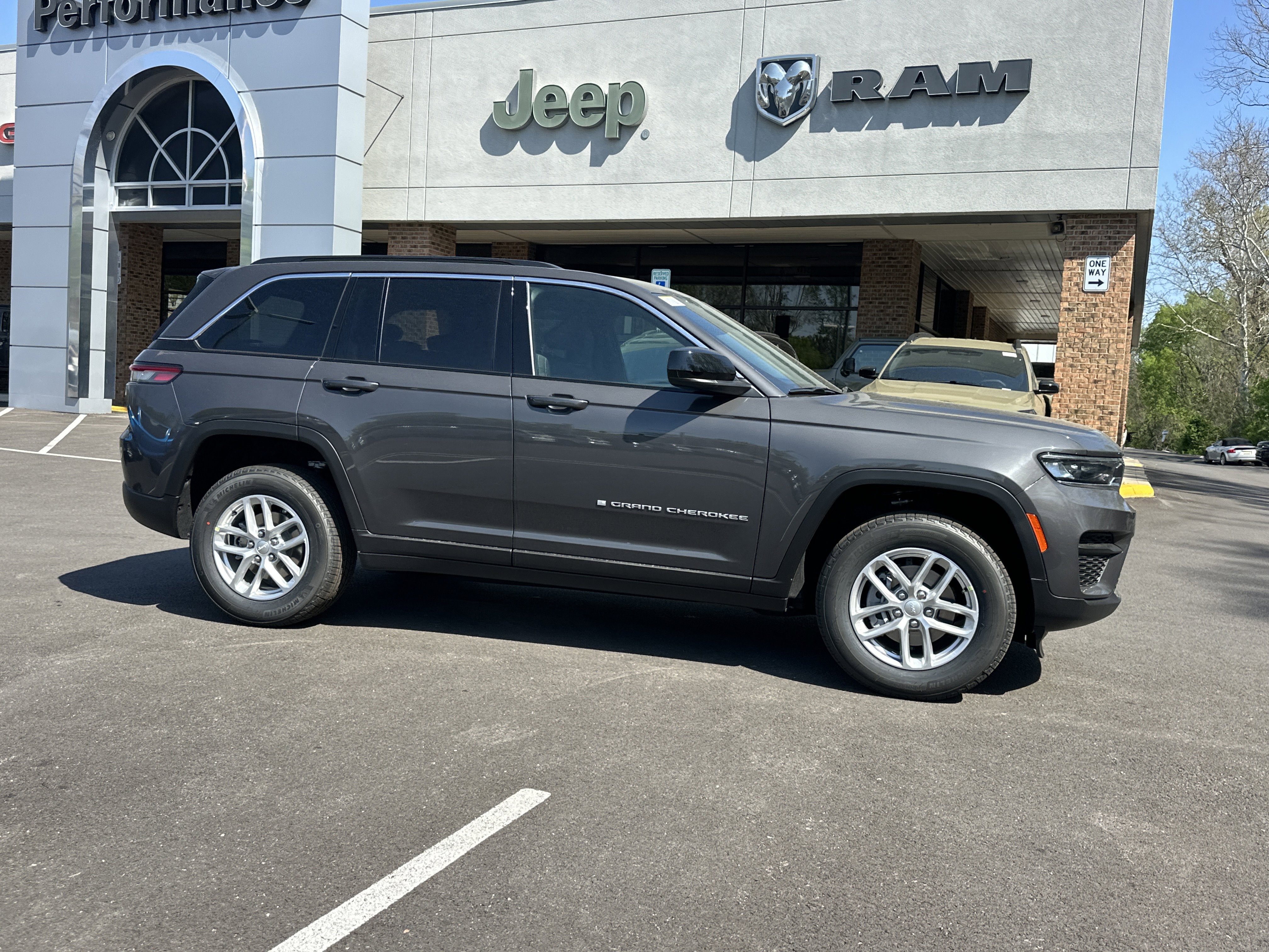 New 2026 Jeep Grand Cherokee Laredo AWD/4WD image 19