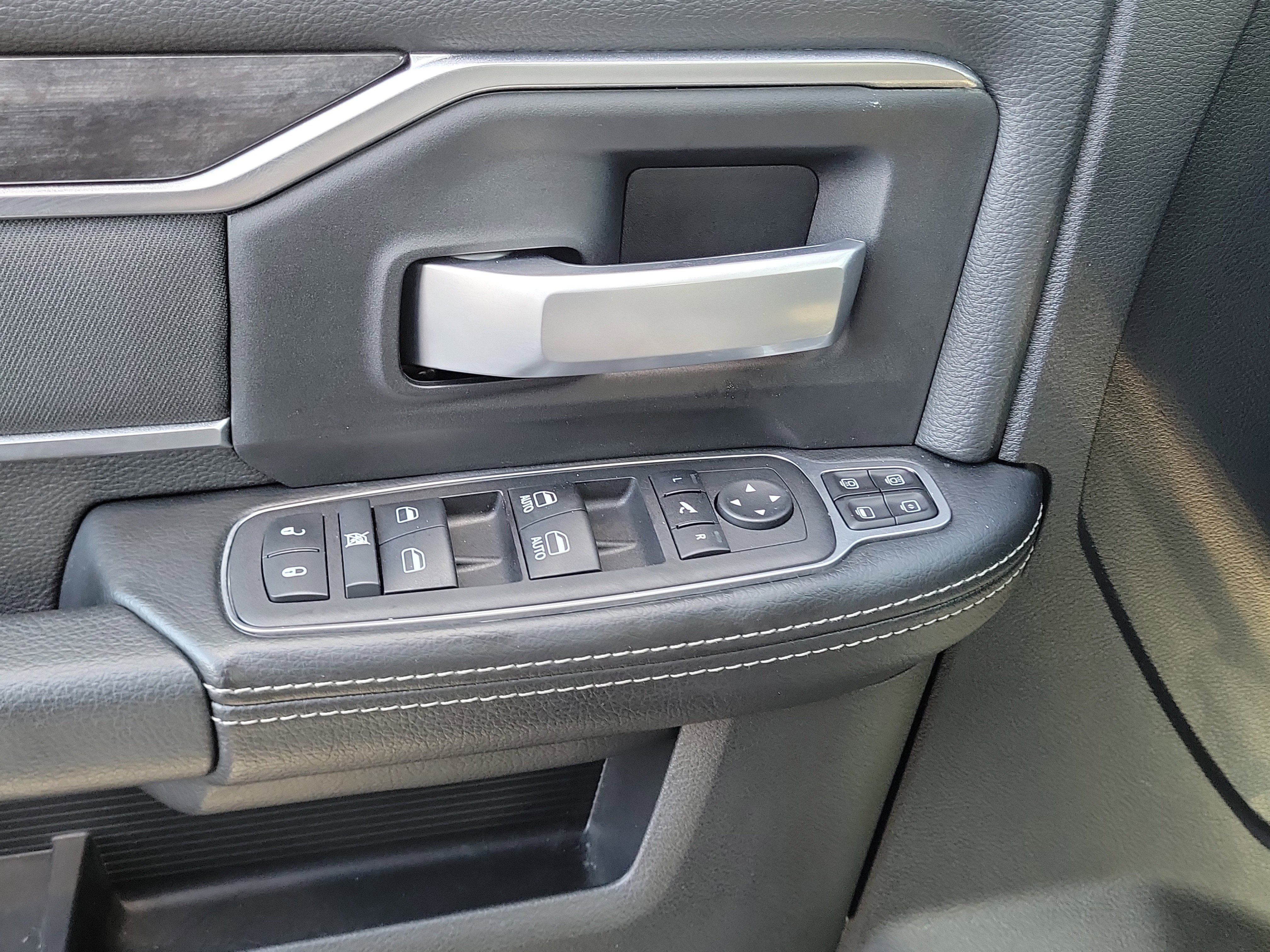 Used 2024 RAM 3500 Big Horn image 27