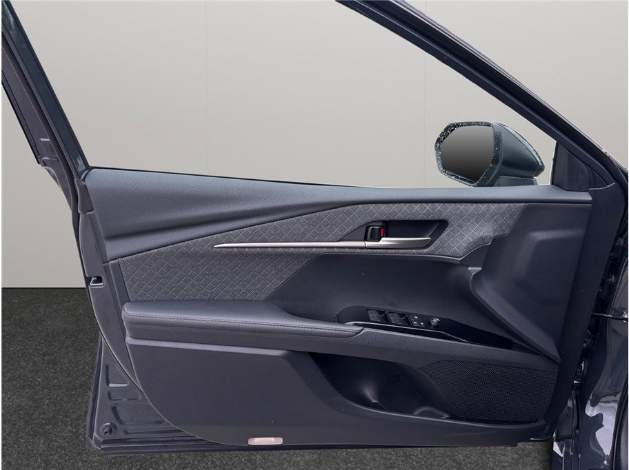 Used 2025 Toyota Camry XLE image 19