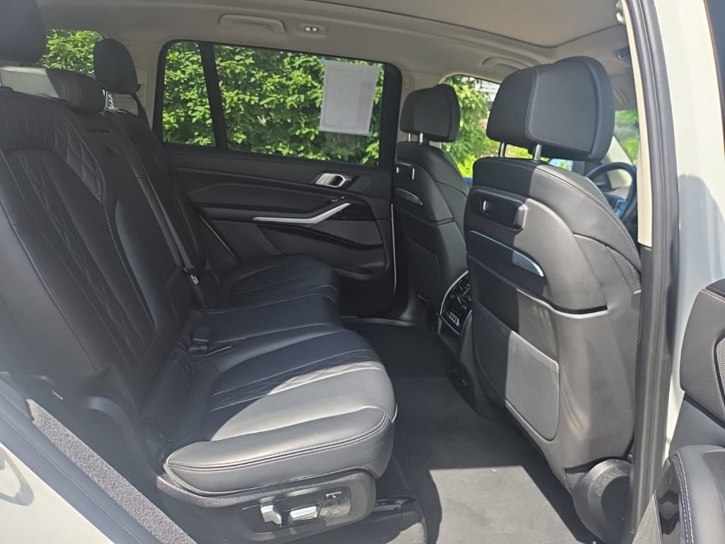 Used 2023 BMW X7 xDrive40i AWD/4WD image 21