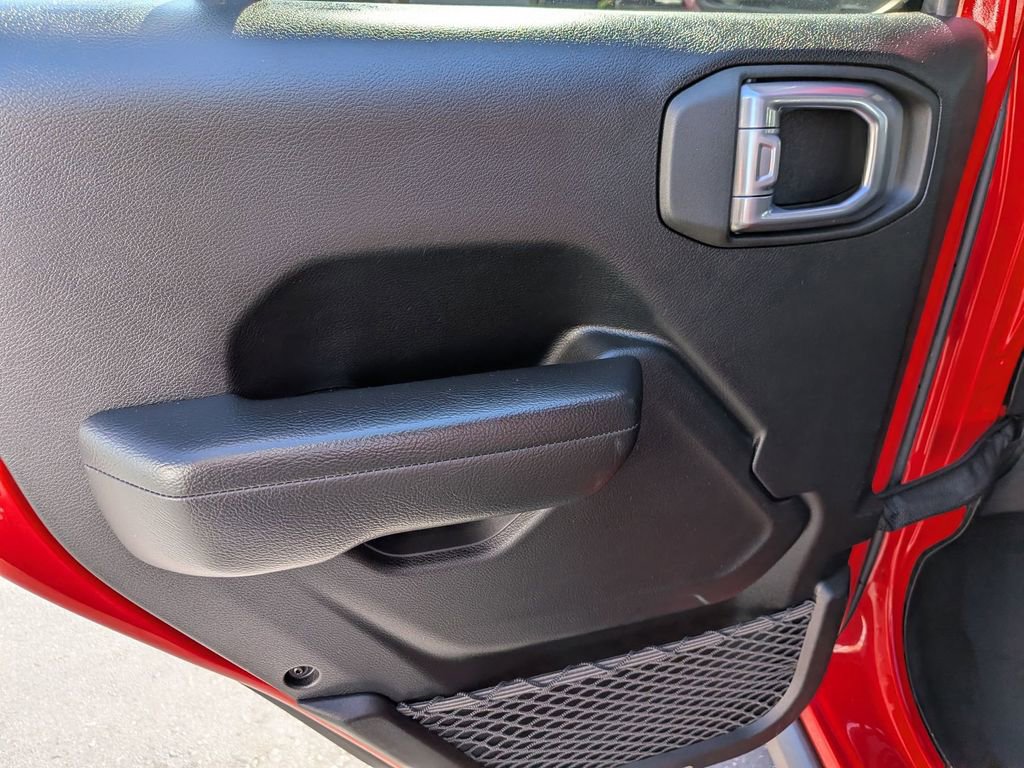 Used 2025 Jeep Wrangler Rubicon w/ Convenience Group image 26