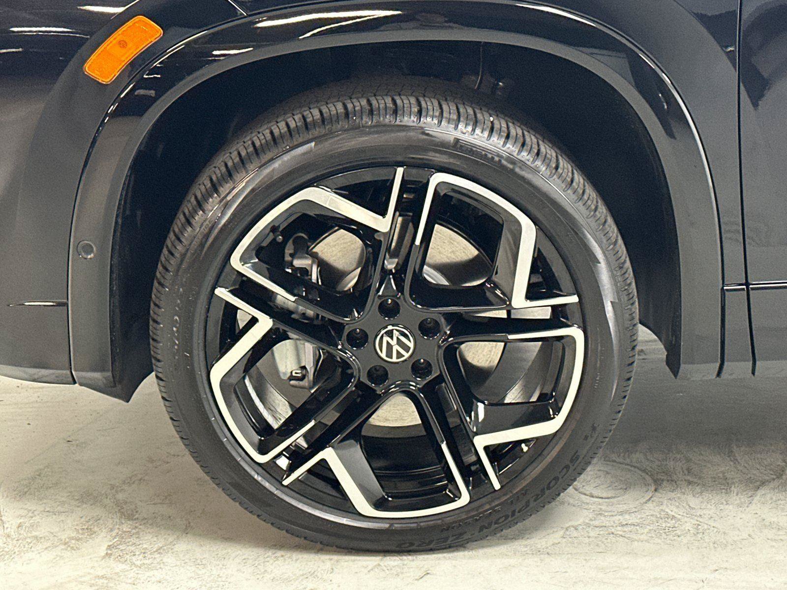 New 2026 Volkswagen Tiguan SEL R-Line AWD/4WD image 25