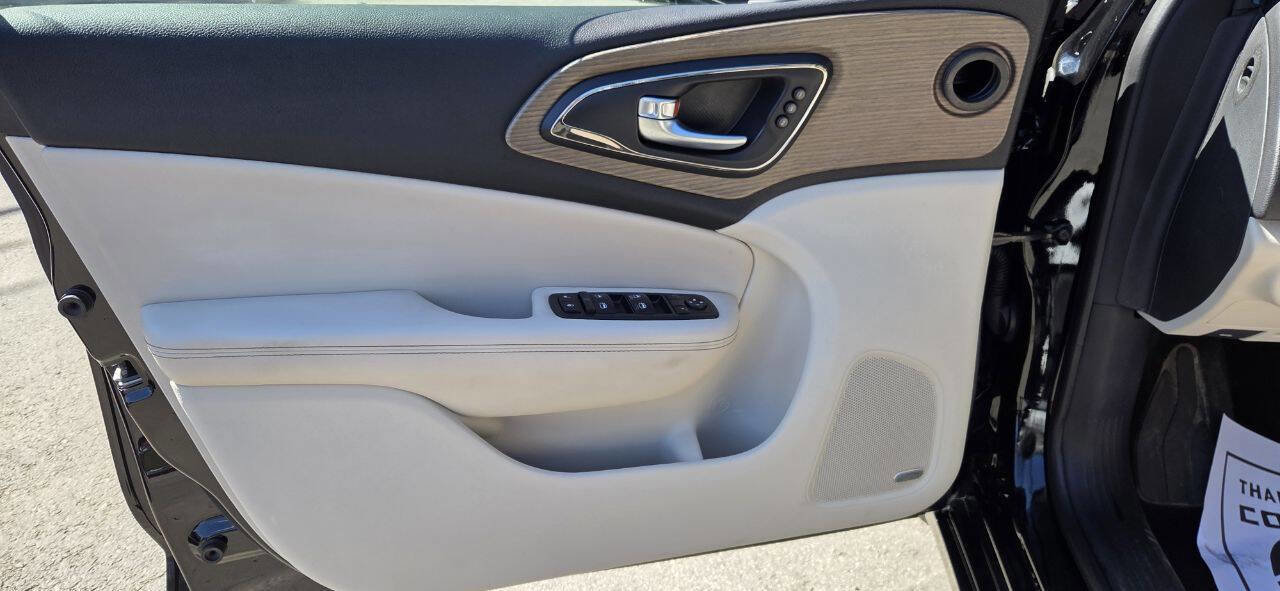 Used 2015 Chrysler 200 C w/ Navigation & Sound Group I image 10