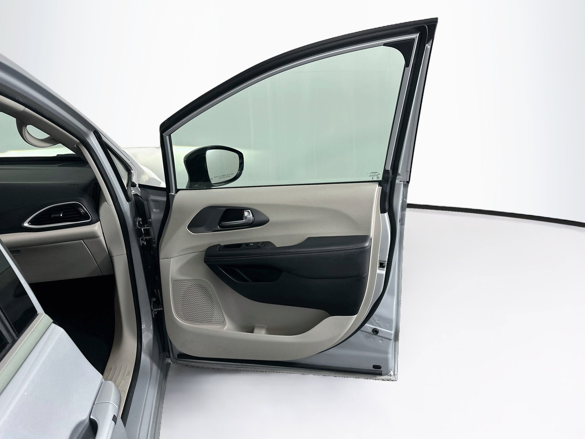 Used 2024 Chrysler Pacifica Touring-L FWD image 35