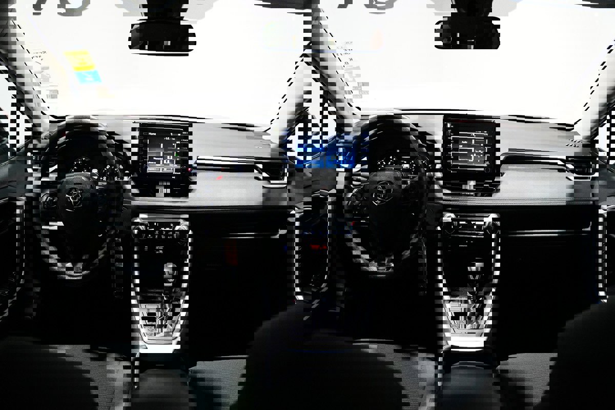 Used 2022 Toyota RAV4 LE image 18