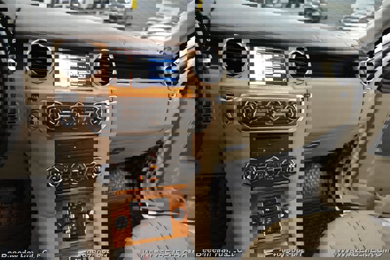 Used 2015 Land Rover LR4 HSE image 31