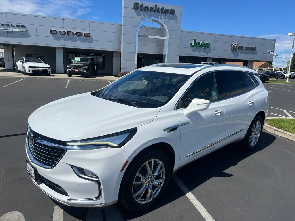 Used 2023 Buick Enclave Essence w/ Experience Buick Package FWD image 6